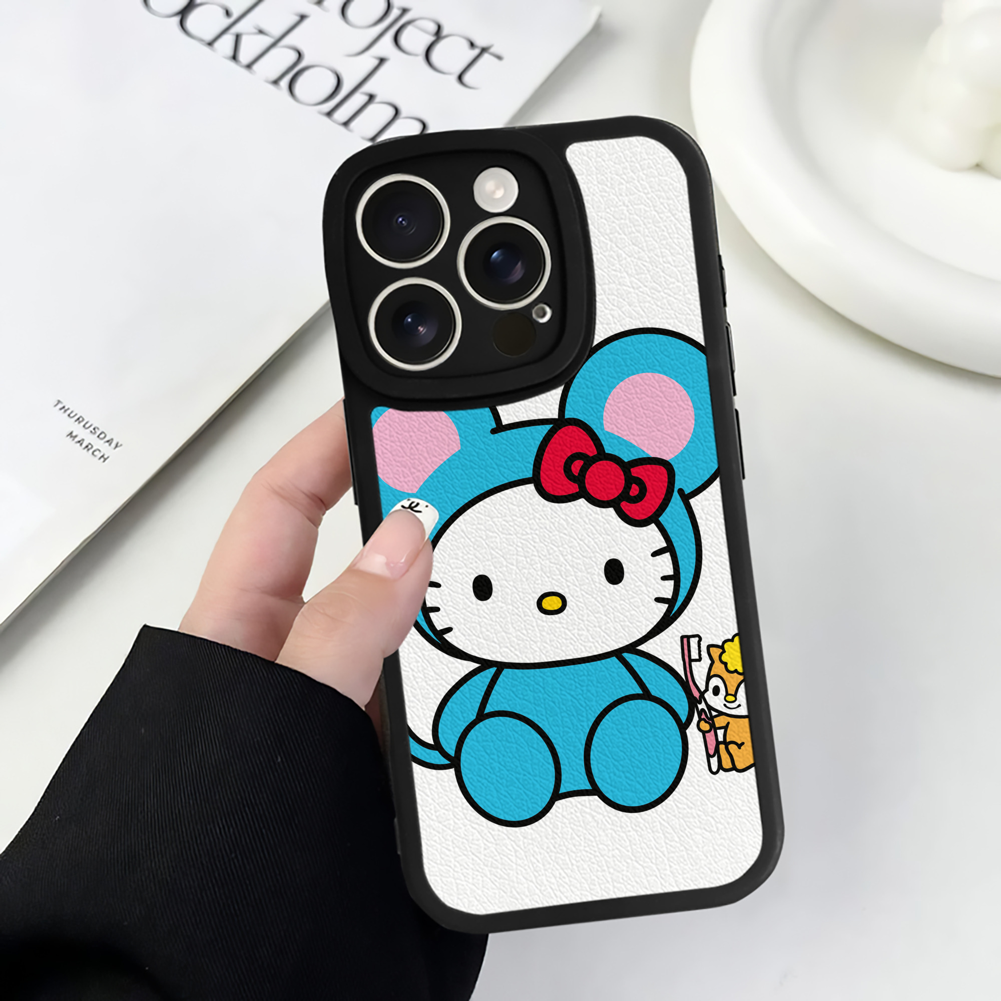 （画像用） Hello Kitty ハローキティ 【iPhone 16シリーズ対応】シリコンスマホケース（レザー調） 材質：シリコン
